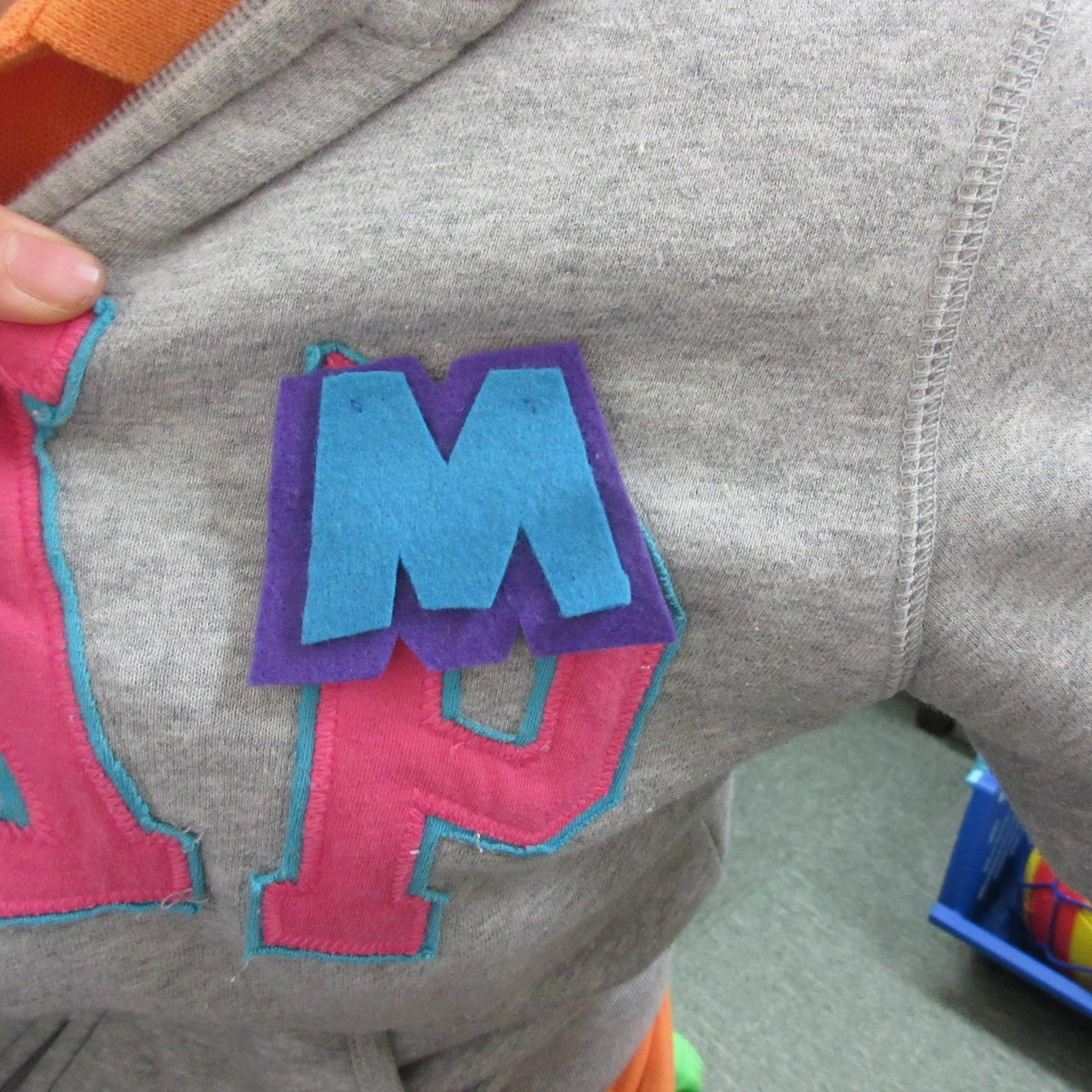 M M
